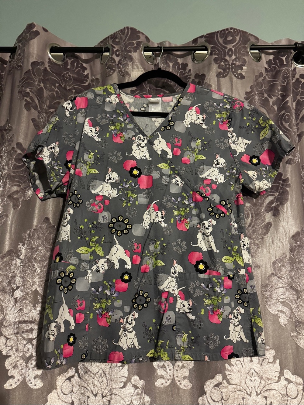 Disney 101 Dalmatians Floral Print Scrub Top V-Neck Short Sleeve Womens M